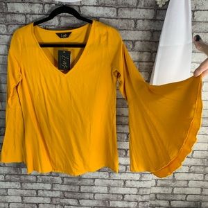 e Mon NEW bell sleeve top